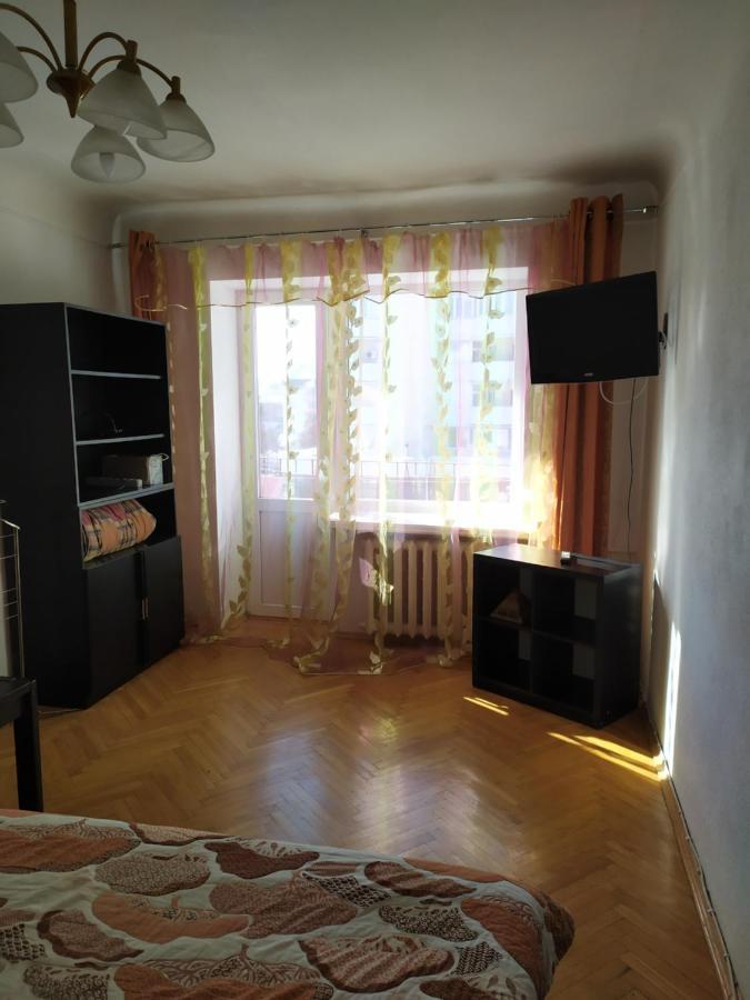 Appartement 3- Х Комнатная Квартира В Центре à Rivne Extérieur photo