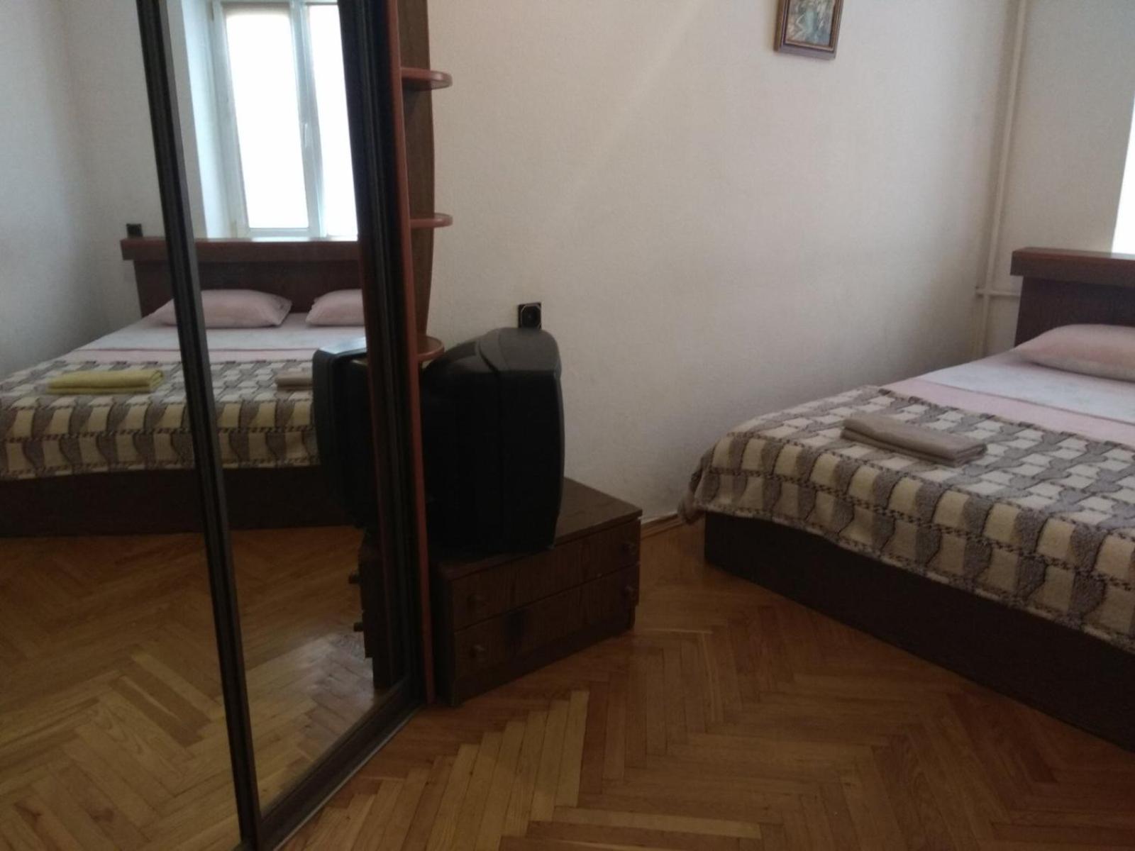 Appartement 3- Х Комнатная Квартира В Центре à Rivne Extérieur photo