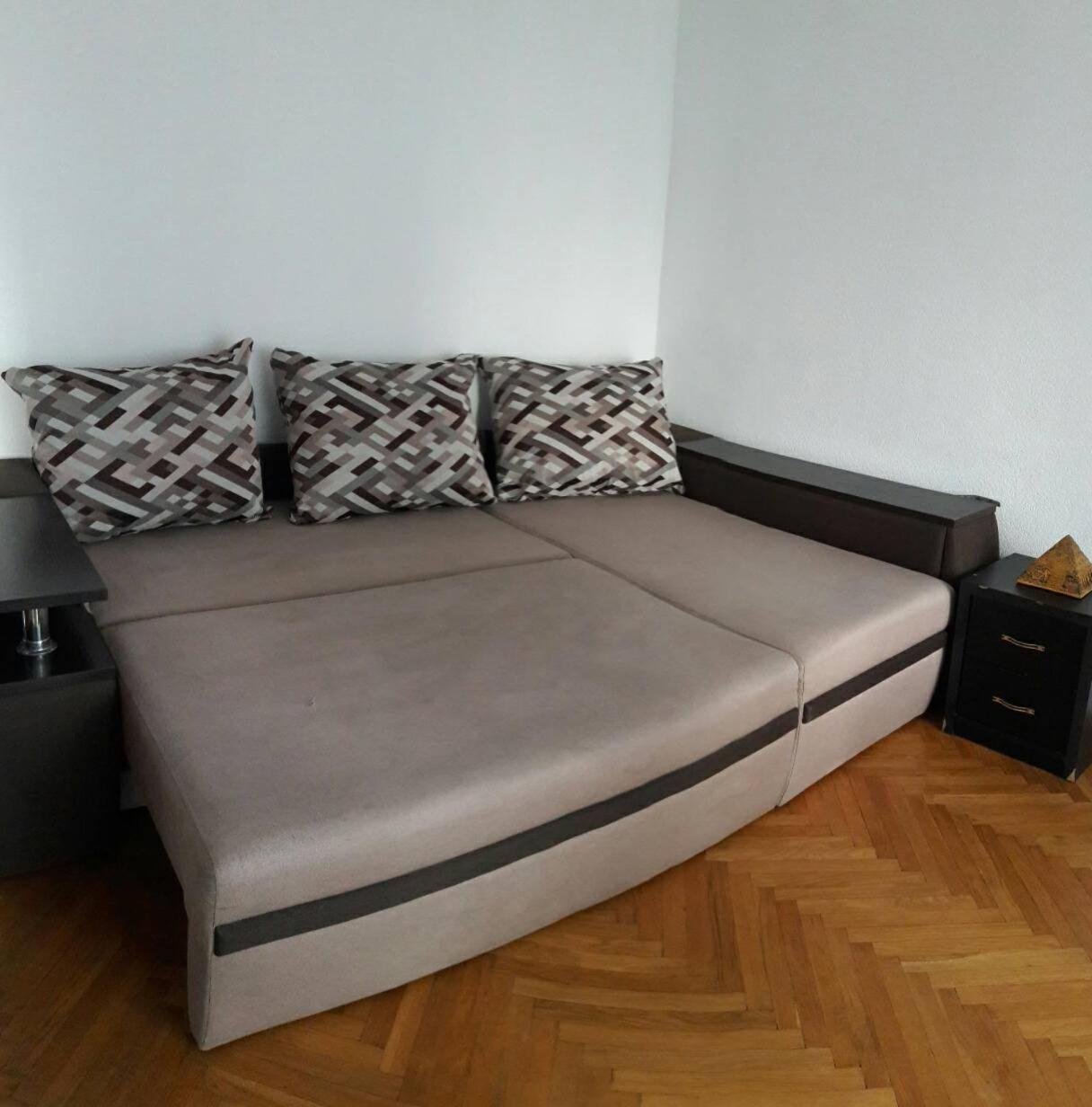 Appartement 3- Х Комнатная Квартира В Центре à Rivne Extérieur photo